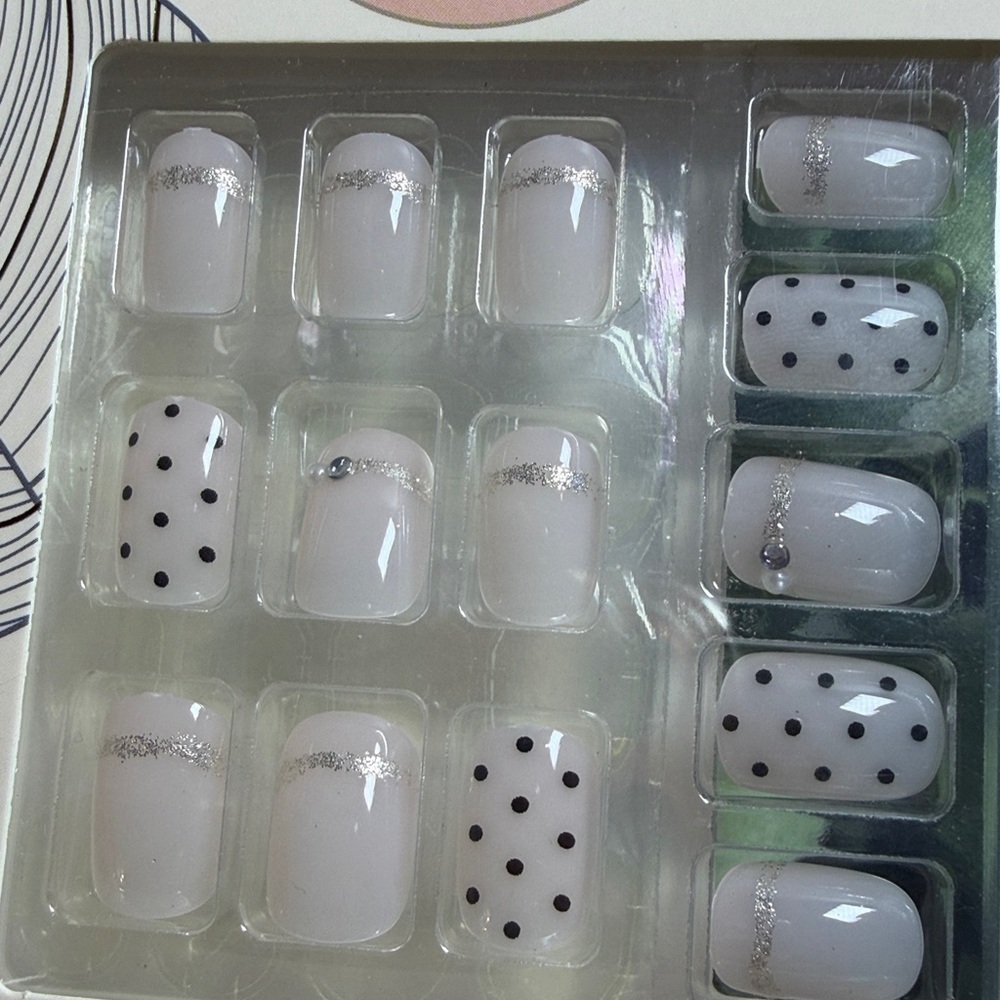 Polish Pop 30 Pc Set - Black and White - Picture 4 of 5
